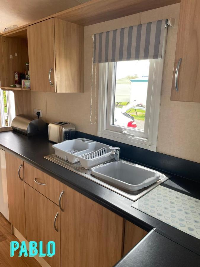 Towyn Six Berth En Suite Caravan Rhyl Bagian luar foto
