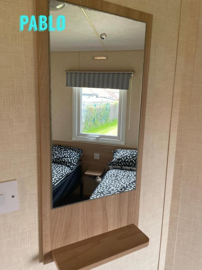 Towyn Six Berth En Suite Caravan Rhyl Bagian luar foto